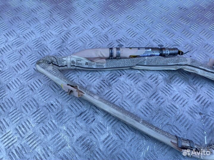 Шторка безопасности правая Volkswagen Passat CC