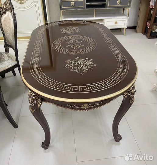 Стол и стулья