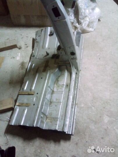 Вырез стойки (B) правя WV T5