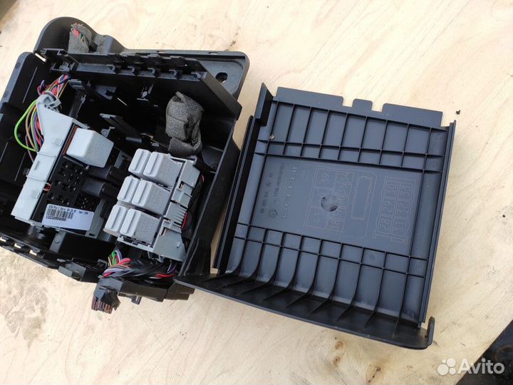 Корпус предохранителей на Опель Мерива А