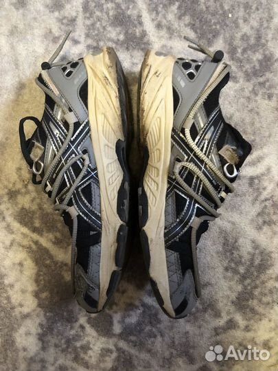 Кроссовик asics