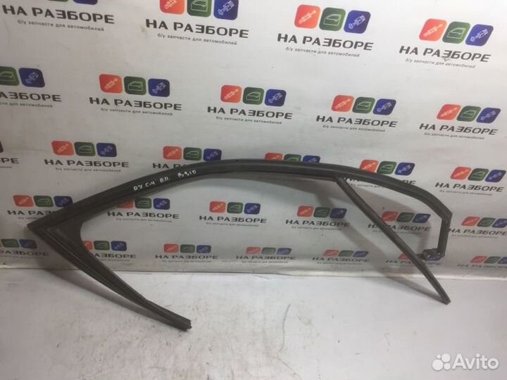 Уплотнительная резинка стекла двери передняя