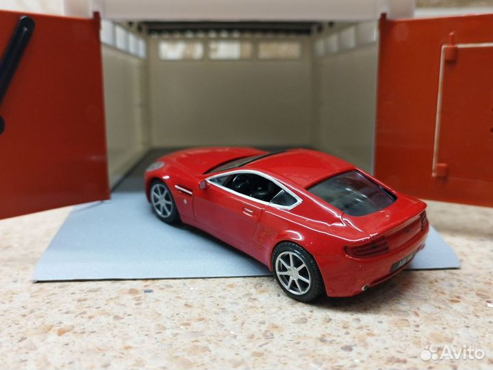 Модель Aston Martin Vanquish 1/43 Deagostini