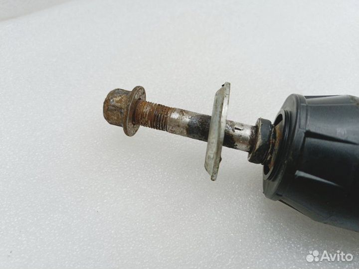 Амортизатор подвески передний Toyota Hilux GUN126L