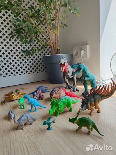 Динозавры игрушки