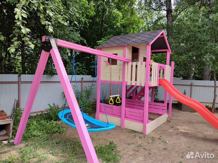 Детский деревянный домик на сваях