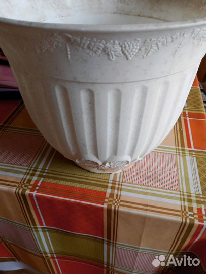 Горшок для цветов большой белый