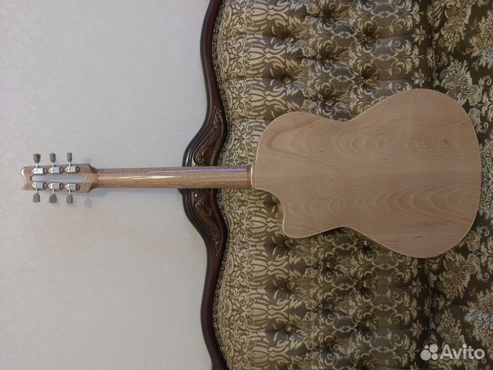 Акустическая гитара