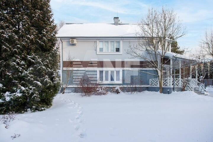 Дом 443 м² на участке 15 сот.