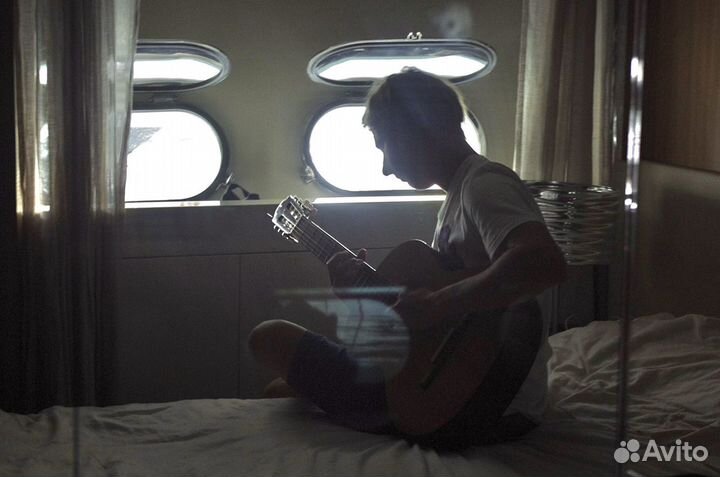 Репетитор по игре на электро и акустической гитаре