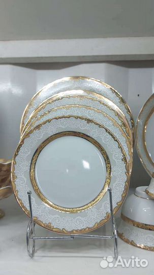 Набор фарфоровых тарелок