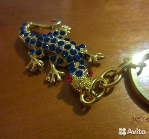 Брелок со стразами 