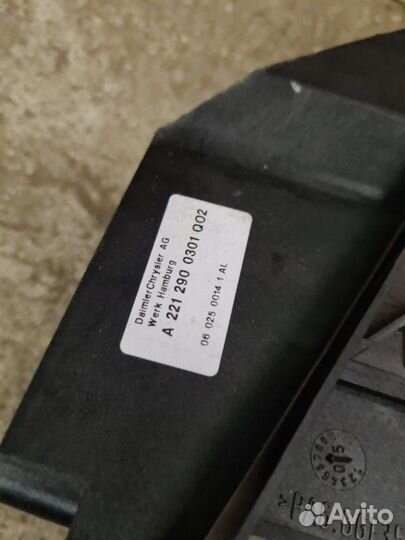 Педаль тормоза Mercedes-Benz S-Klass седан