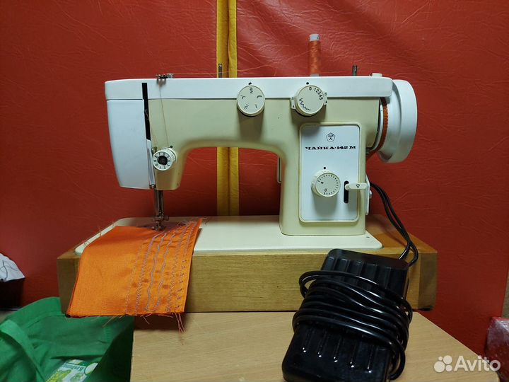 Швейная машина Чайка 142
