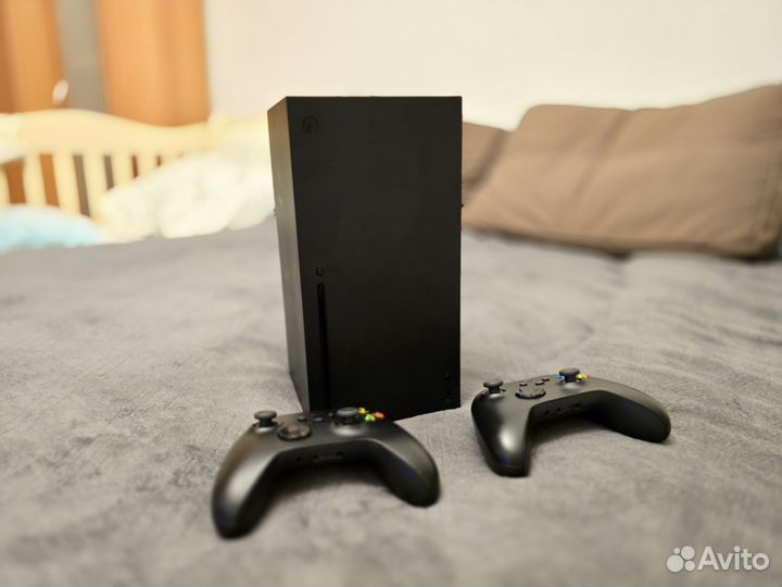 Xbox series s 1 tb 2 джойстика