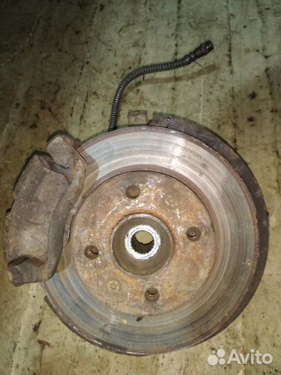 Кулак поворотный передний левый Renault Symbol 1