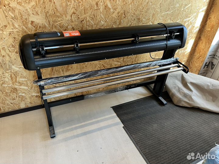 Режущий плоттер Zeoncut pro 1350 (saga-1350I)