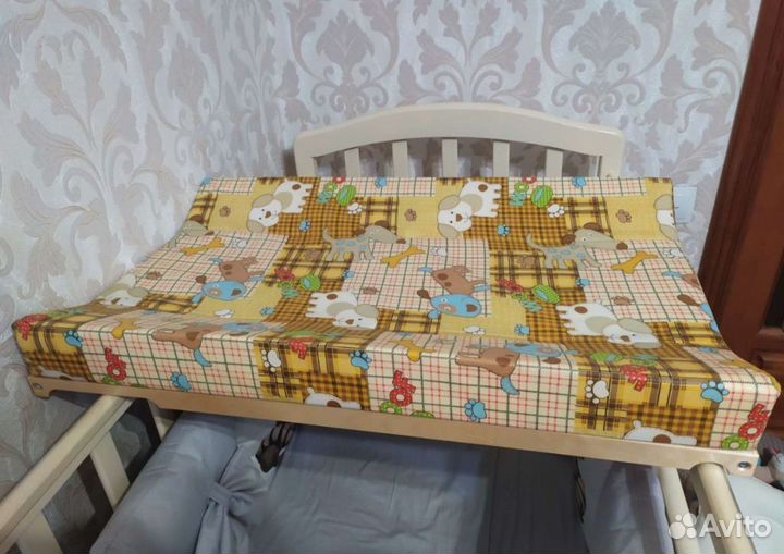 Пеленальная доска на кроватку