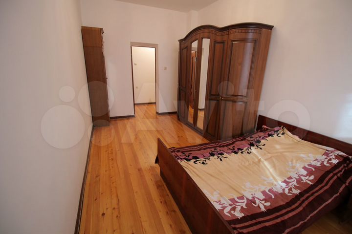 2-к. квартира, 60 м², 1/10 эт.