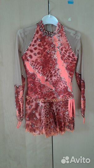 Платье для выступлений по фигурному катанию