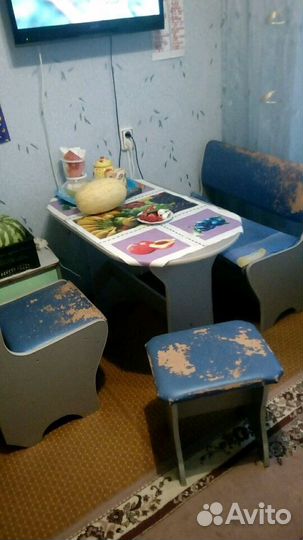 Угловой кухонный уголок