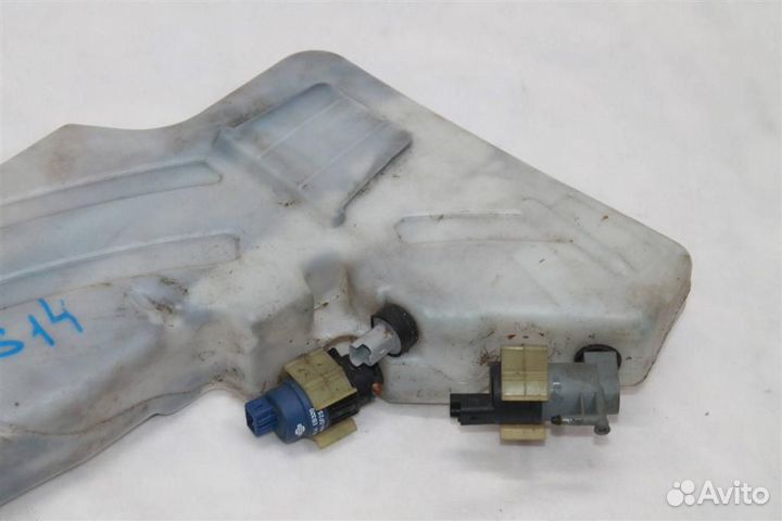 Бачок омывателя Nissan Navara D40