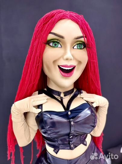 Ростовая кукла Джессика и Бузова танцовщицы