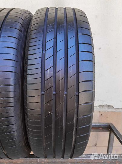 Goodyear EfficientGrip Performance 215/60 R17 96H