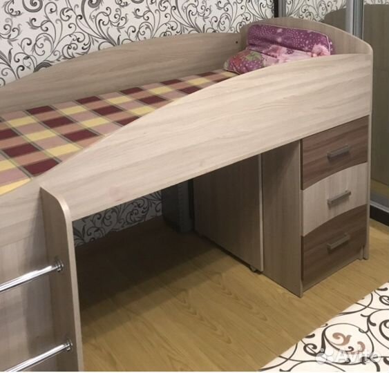 Диван,кровать чердак,палас