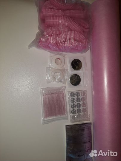 Кушетка со стулом тележкой и кольцевой лампой