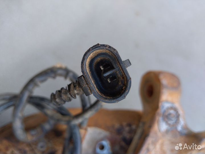 Кулак поворотный передний левый Chevrolet Blazer