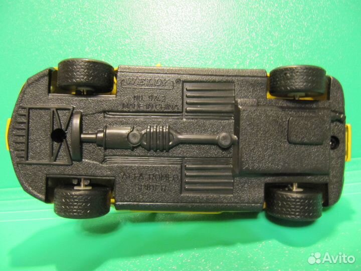 Модель Alfa Romeo Spider 1 38 Welly новая