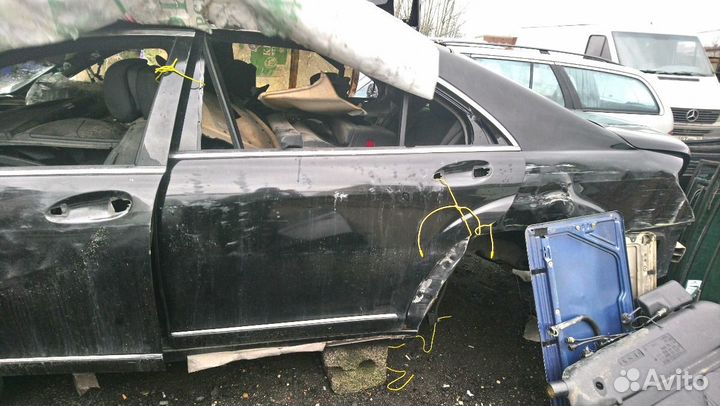 Задняя левая дверь на мерседес W221