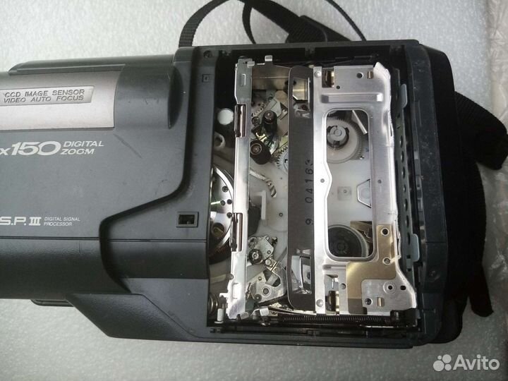 Видеокамера Hitachi VM-E338E