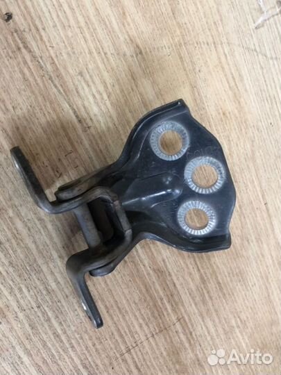 Петля двери передняя правая Ssangyong Kyron