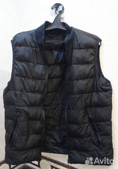 Лёгкая безрукавка в хорошем состоянии