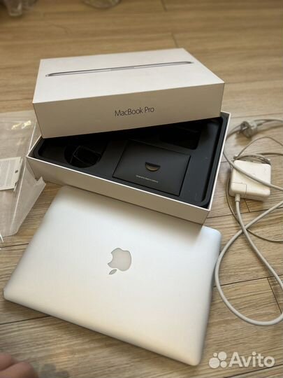 Macbook pro 13 2015 i5 8 gb 128 gb