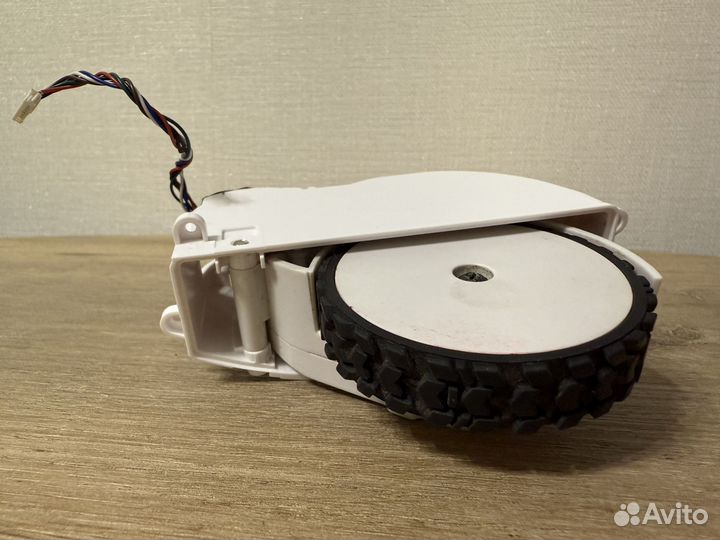 Колесо правое R Mi Robot Vacuum-Mop Essential