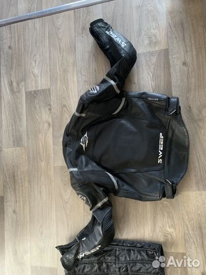 Мотокуртка sweep