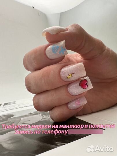Модель на маникюр