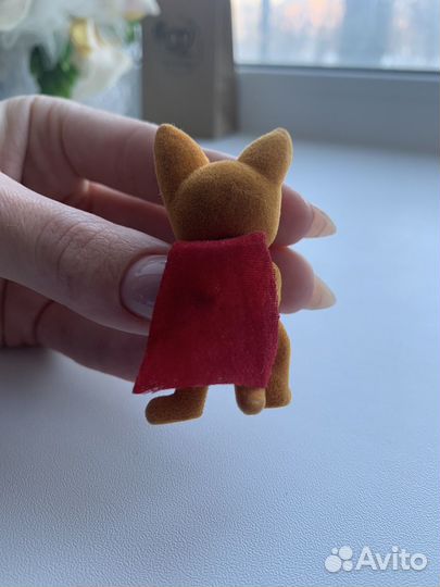 Фигурка собачка-супермен