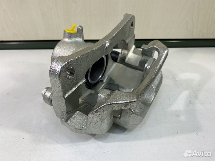 Суппорт тормозной TLC100 / LX470 задний правый