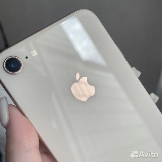 Телефон iPhone 8