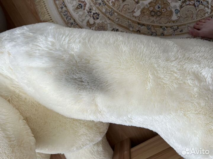 Большой плюшевый медведь