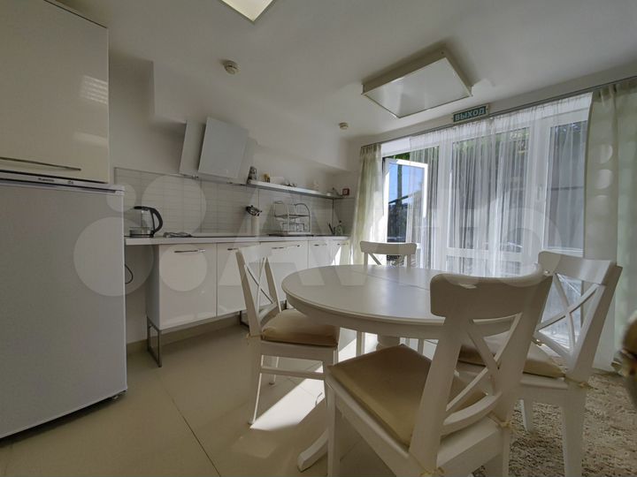 2-к. квартира, 42 м², 1/3 эт.