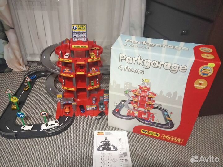 Детская парковка для машинок