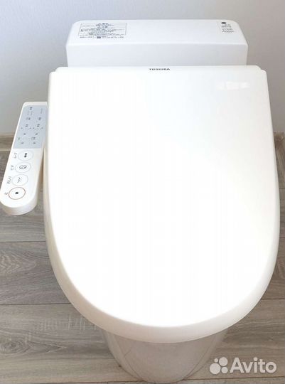 Унитаз Panasonic с крышкой-биде Toshiba