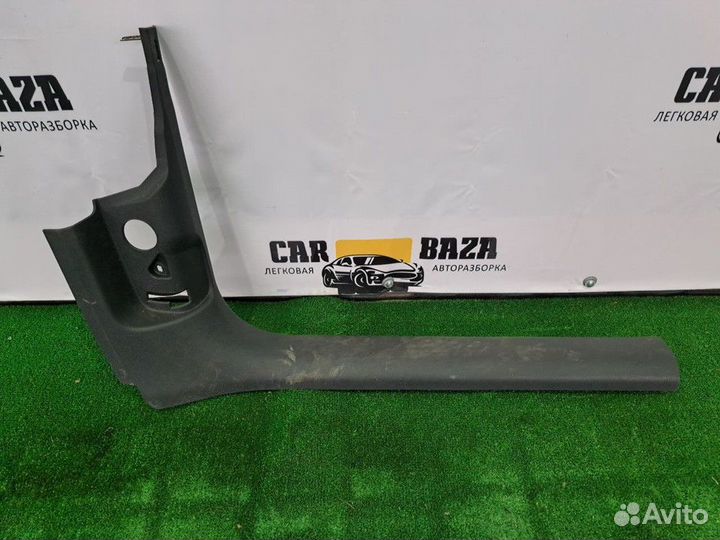 Облицовка стойки R Audi Q3