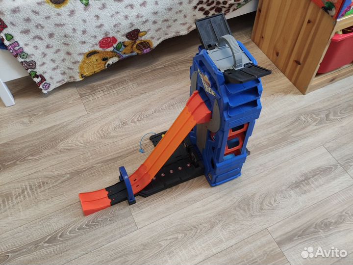 Трек hot wheels гараж
