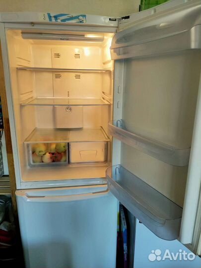 Холодильник Indesit